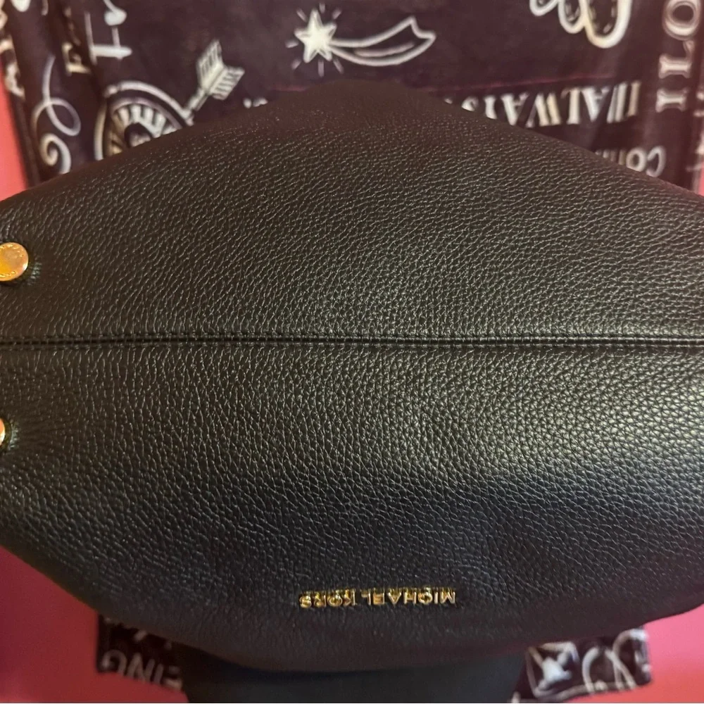 Michael Kors Black Pebbled Leather Shoulder Bag with Gold Chain Straps - Picture 3 of 6